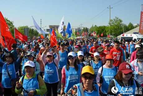 自動駕駛汽車開道，2019春季北京國際長走大會開幕！