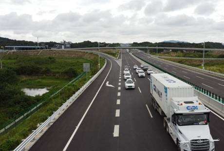 京雄高速公路將建設(shè)“無人駕駛專用車道”